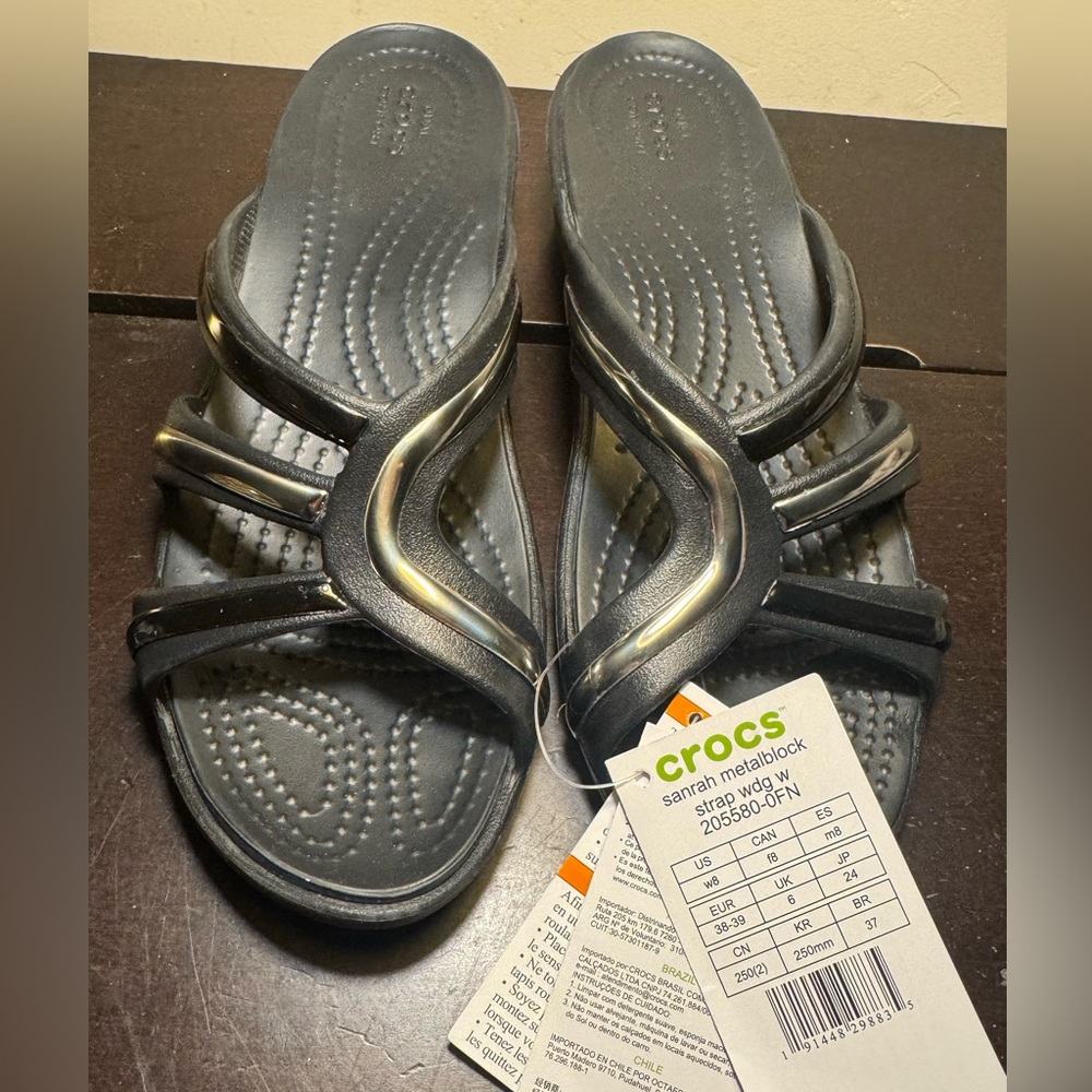 New CROCS Women's Metallic Black Silver Sandals Size 8 low wedge